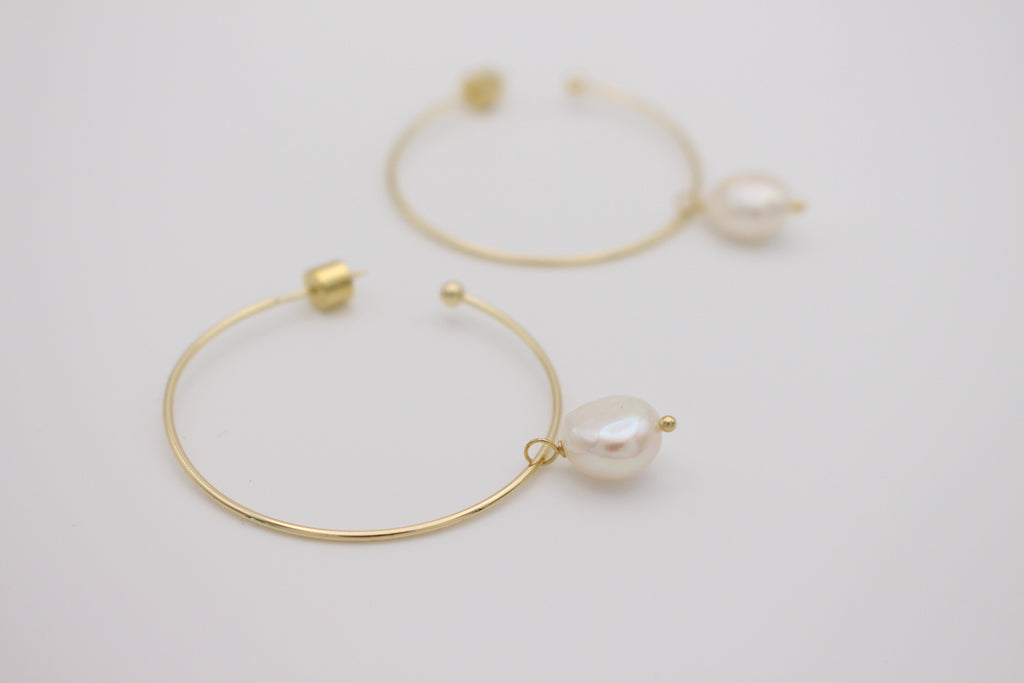 Noémie Pearl Hoop Earrings