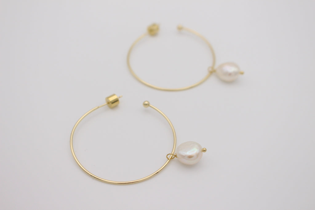 Noémie Pearl Hoop Earrings
