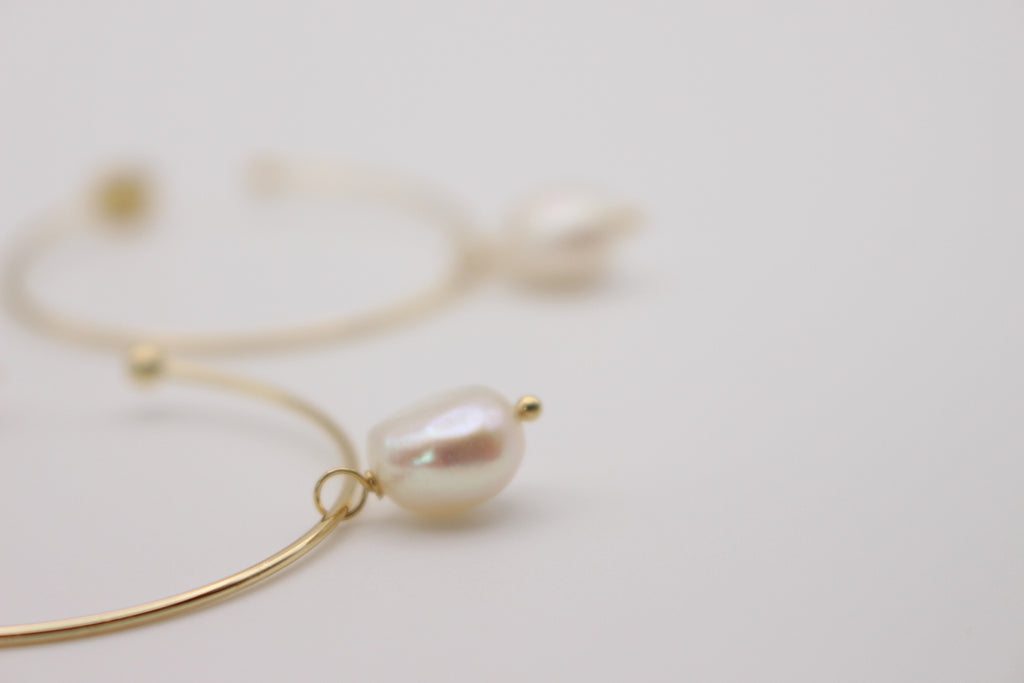 Noémie Pearl Hoop Earrings