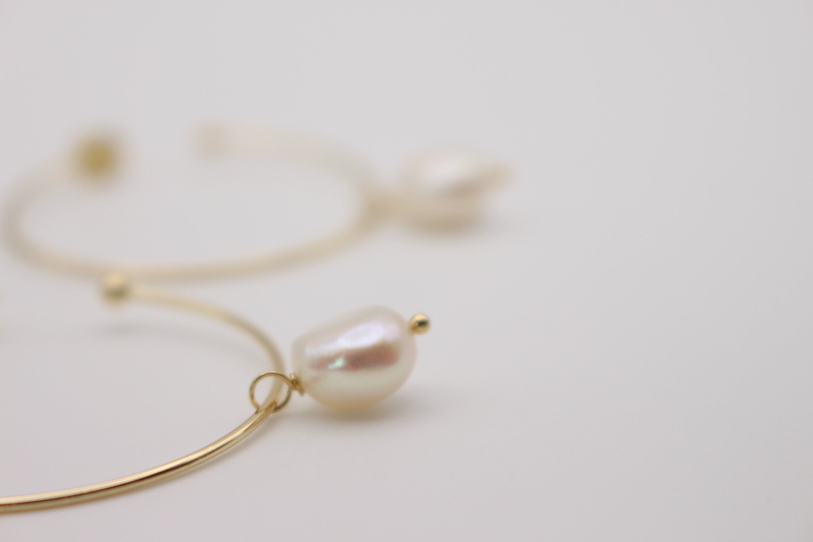 Noémie Pearl Hoop Earrings