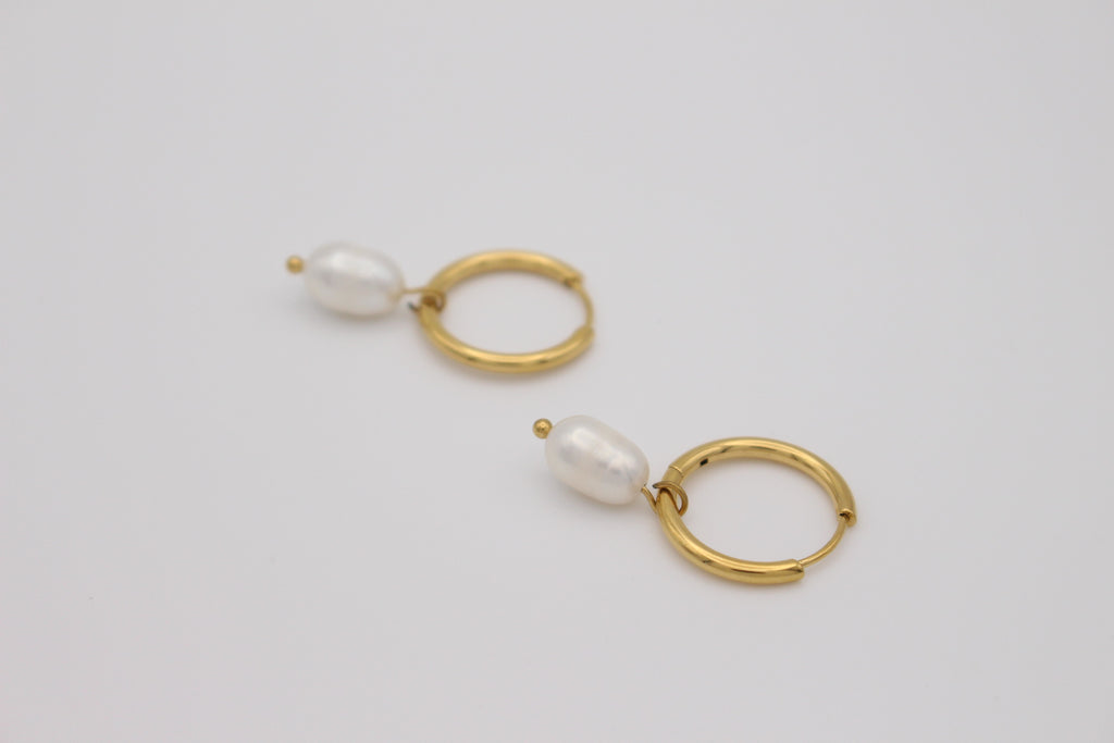 Corinne Pearl Earrings